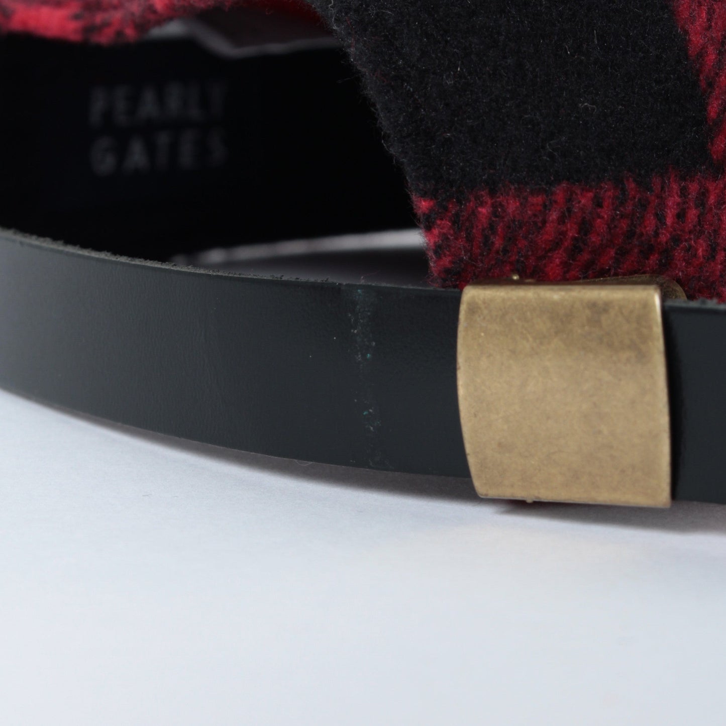 バッファローチェック柄 アンプレッシャーブリム キャップ (UNISEX)